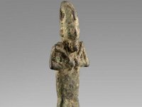 Aeg B 49  Aeg B 49, Spätzeit, Osiris, Bronze, H 7,3 cm, B 2,8 cm, T 1,2 cm : Bestandskatalog Ägypten, Museumsfoto: Claus Cordes